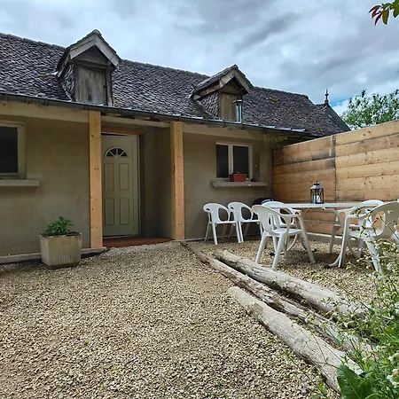 Du Chateau De Lestang Апартаменты Auzits