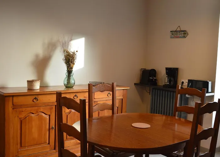 Du Chateau De Lestang Апартаменты Auzits