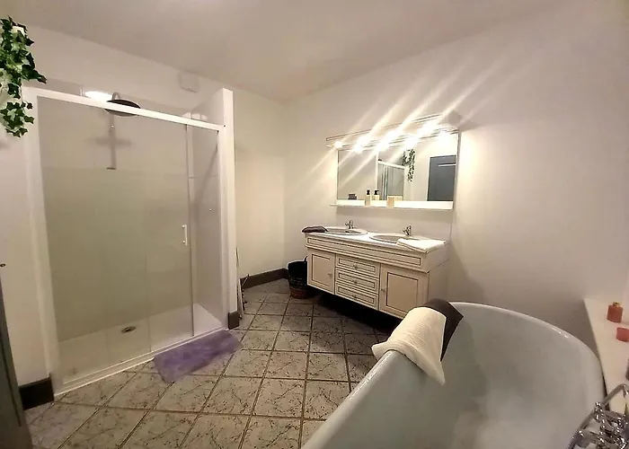 Du Chateau De Lestang Апартаменты Auzits