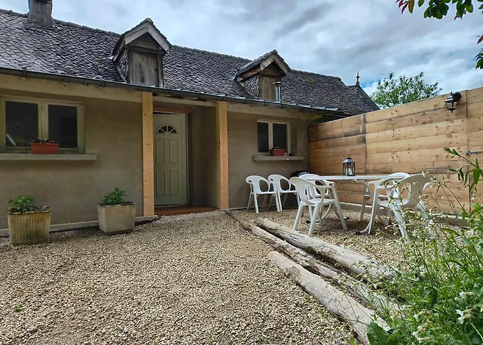 Du Chateau De Lestang Апартаменты Auzits