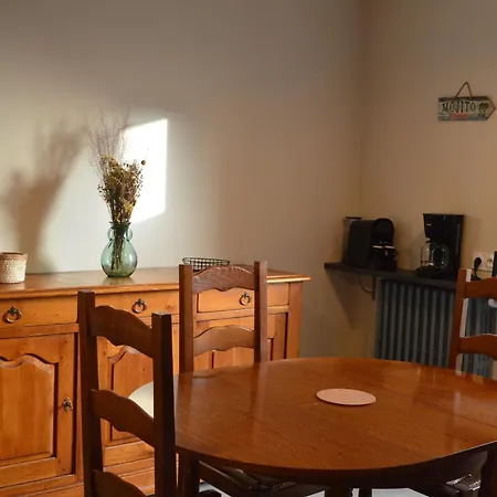 Du Chateau De Lestang Apartament Auzits